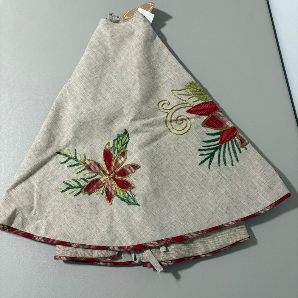 Ridgefield Home Holiday Collection 54 Inch Diameter Poinsettia Tree Skirt Linen